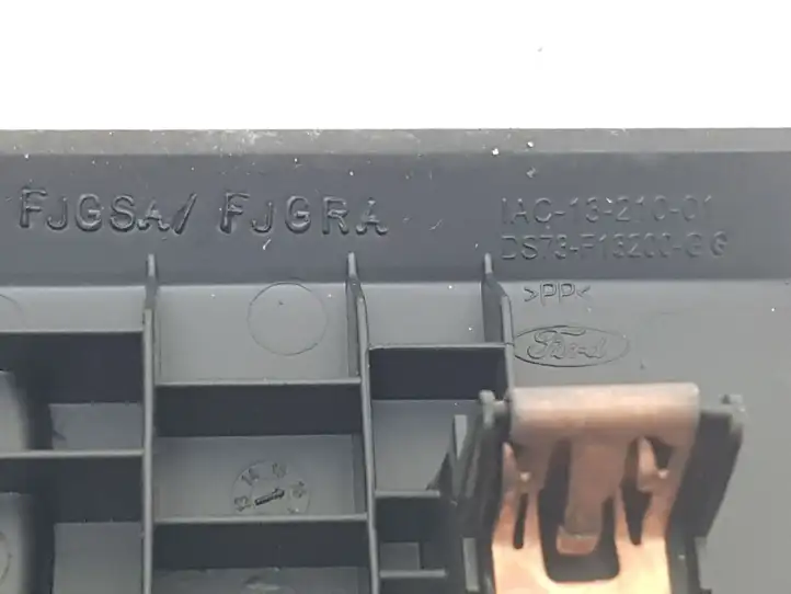 Ford Fusion II (2013 - ) DS73F13200 Внутренняя отделка переднего порога — фото 3