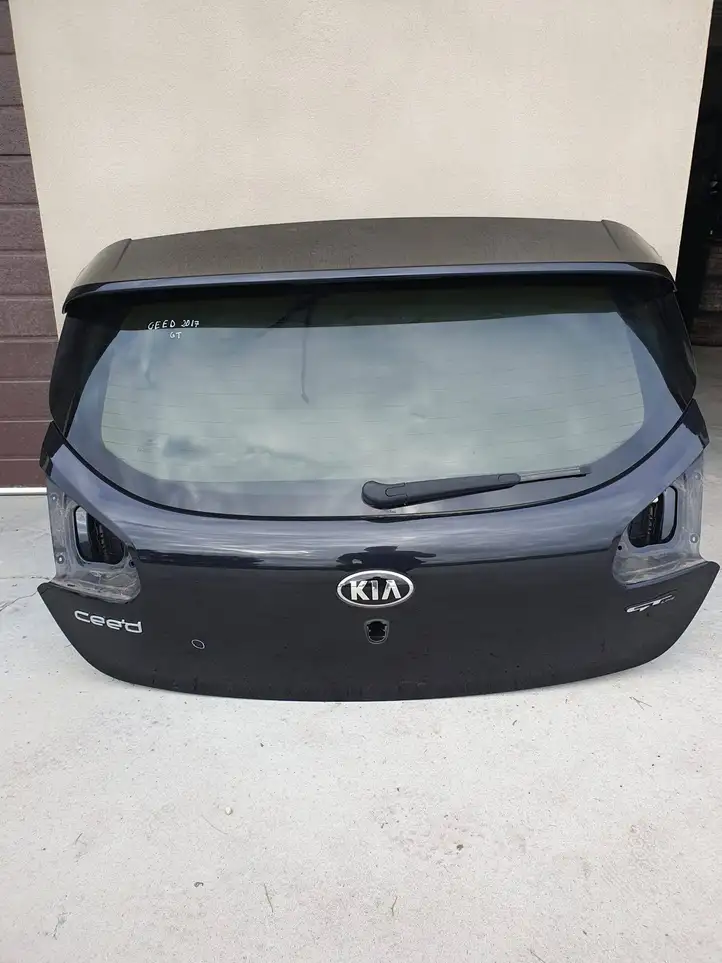 Kia Ceed (2015 - 2018) Крышка багажника — фото 1