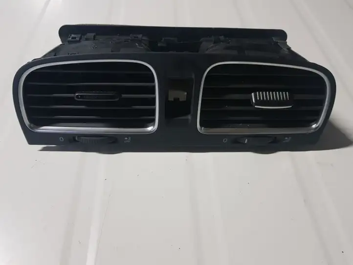Volkswagen Golf VI (2009 - 2013) 5K0815736 Центральный воздушный дефлектор — фото 1