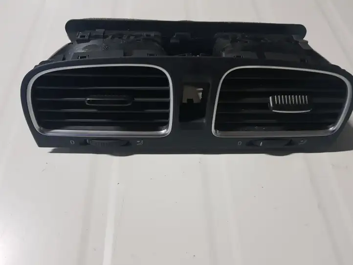 Volkswagen Golf VI (2009 - 2013) 5K0815736 Центральный воздушный дефлектор — фото 2