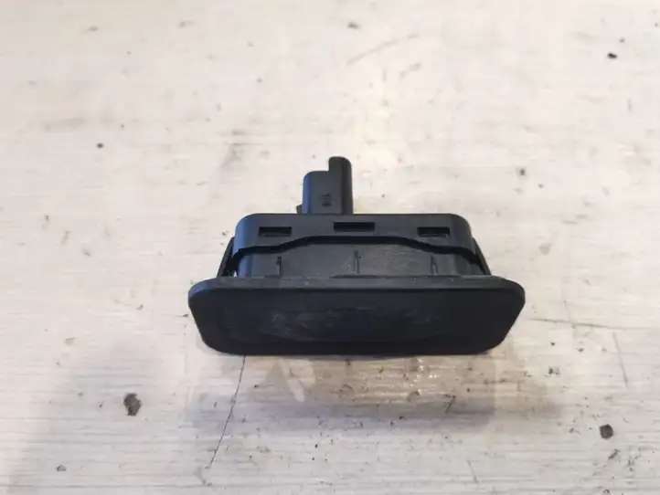 Renault Scenic II - Grand scenic II (2003 - 2006) 8200076256 Кнопка закрытия крышки багажника — фото 3