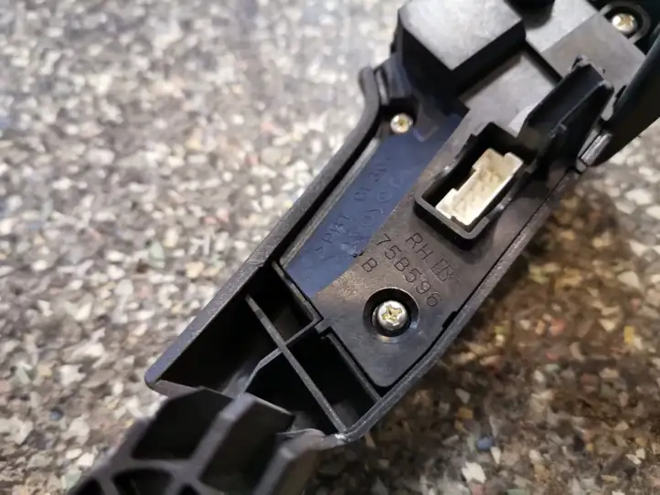 Toyota Avensis T250 (2006 - 2009) 75B596 Кнопки на рулевом колесе — фото 2