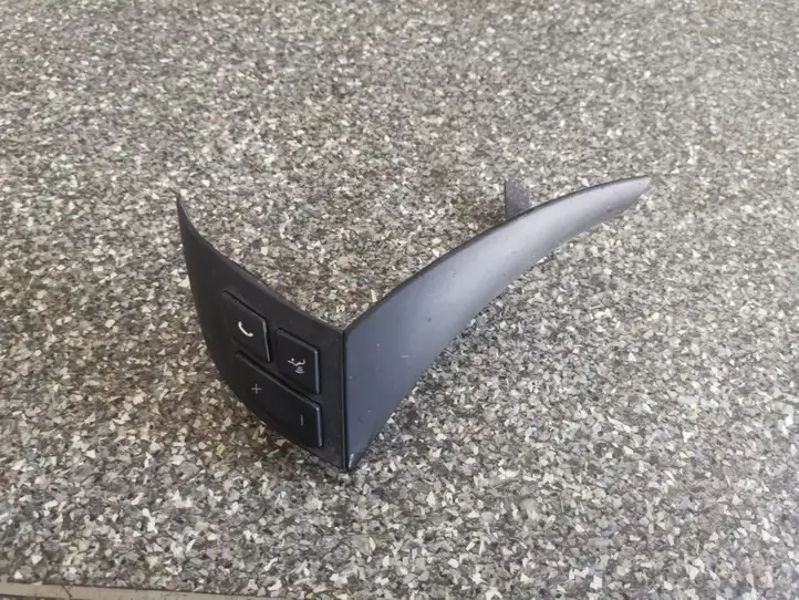 BMW 5 E60 E61 (2004 - 2010) 61316935833 Кнопки на рулевом колесе — фото 1