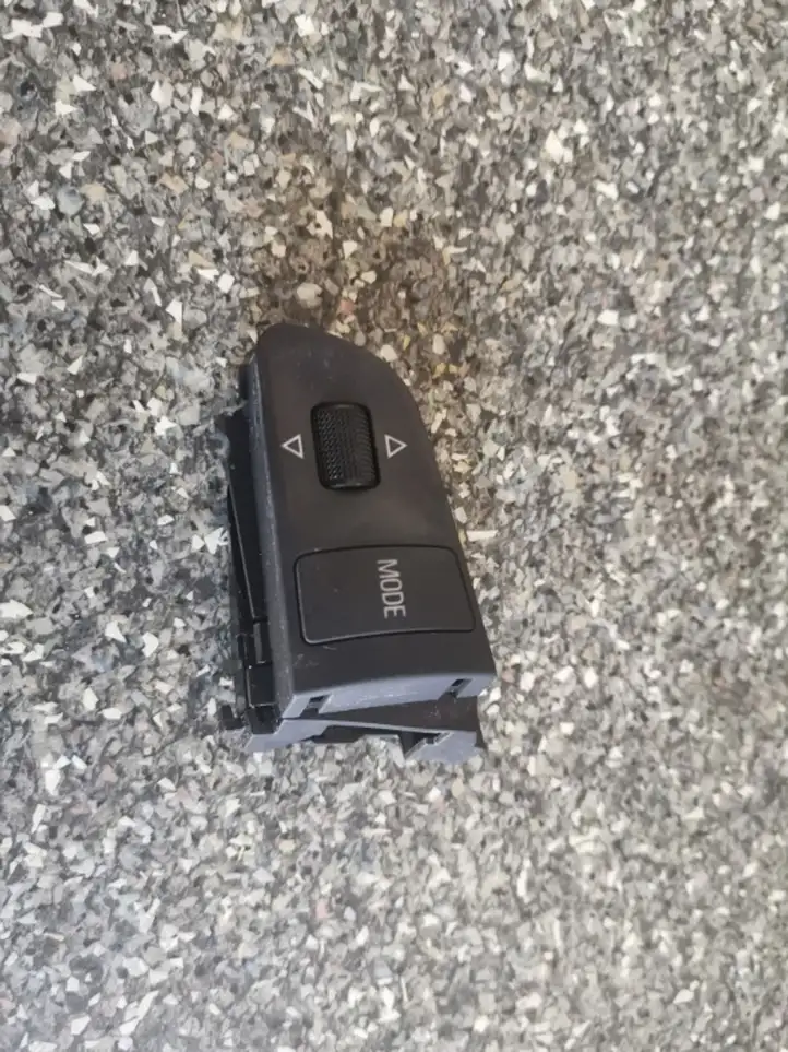 Audi A8 S8 D3 4E (2005 - 2007) 4F0951527 Кнопки на рулевом колесе — фото 1