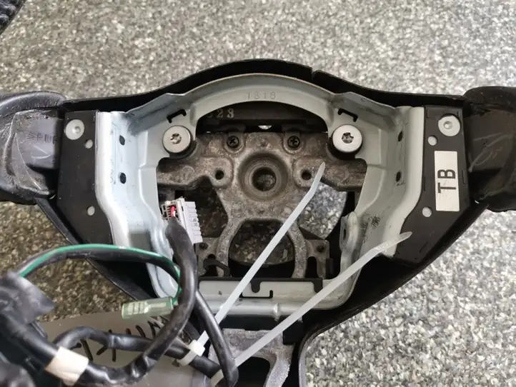 Nissan Juke I F15 (2010 - 2018) Руль — фото 2