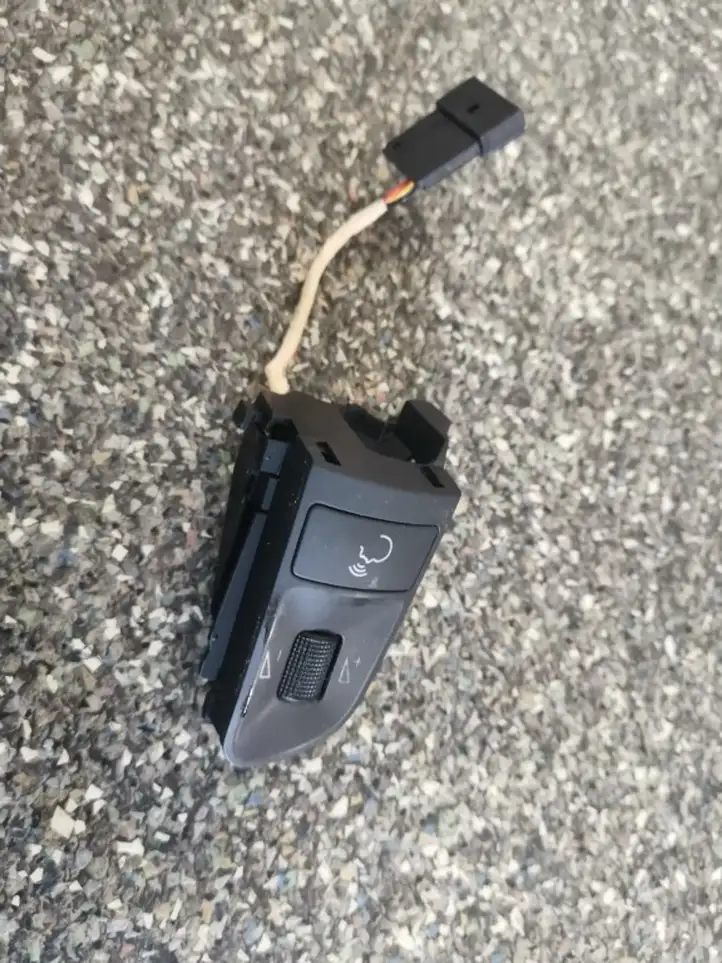 Audi A6 S6 C6 4F (2004 - 2008) 4F0951527D Кнопки на рулевом колесе — фото 1