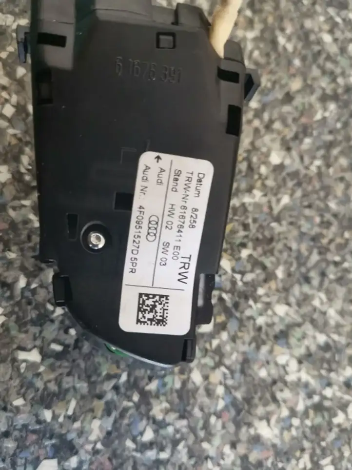 Audi A6 S6 C6 4F (2004 - 2008) 4F0951527D Кнопки на рулевом колесе — фото 2