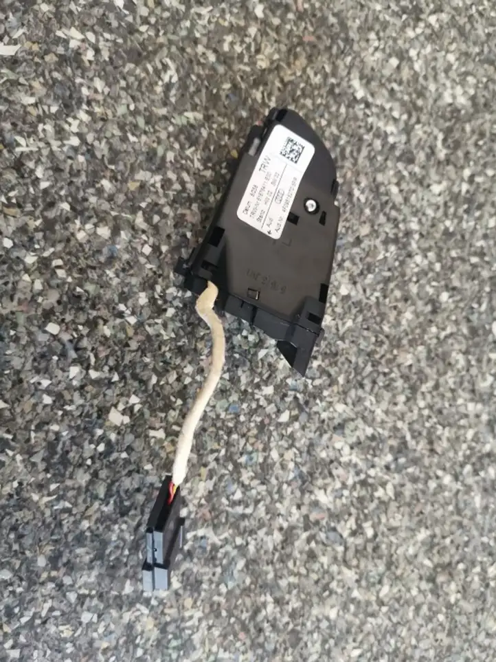 Audi A6 S6 C6 4F (2004 - 2008) 4F0951527D Кнопки на рулевом колесе — фото 3