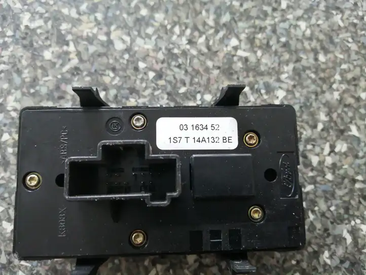 Ford Mondeo Mk III (2000 - 2007) 1S7T14A132BE Блок кнопок стеклоподъемников — фото 2