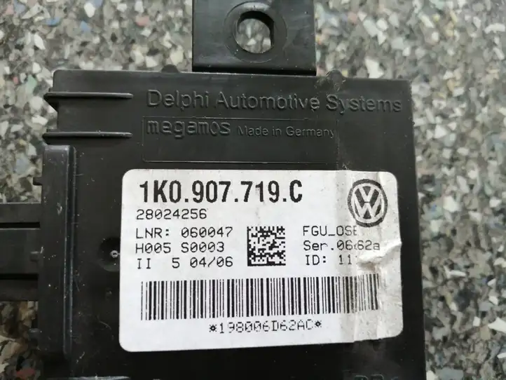 Audi A3/S3 8P (2004 - 2008) 1K0907719C Прочие блоки управления — фото 3