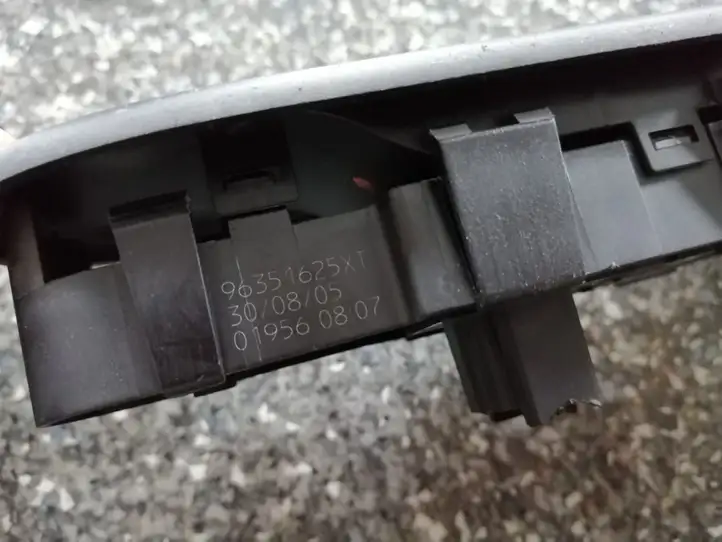 Peugeot 307 CC (2001 - 2005) 96351625XT Блок кнопок стеклоподъемников — фото 3