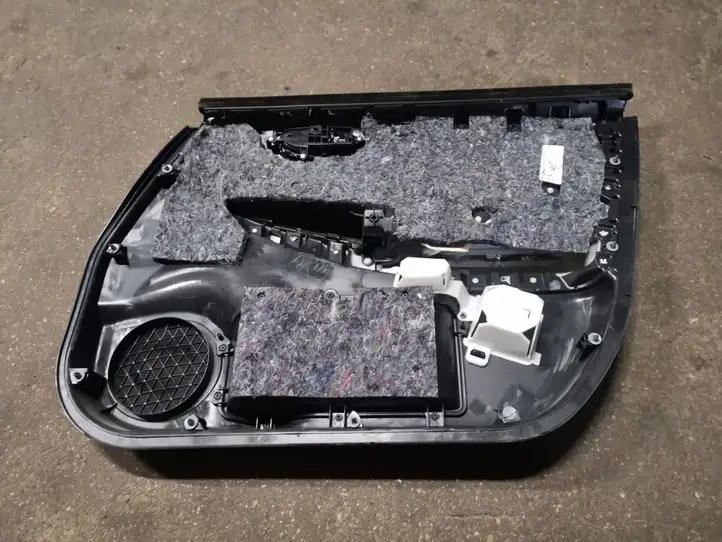Nissan Leaf I (ZE0) (2010 - 2017) 809233NL0A Обшивка передней двери — фото 3