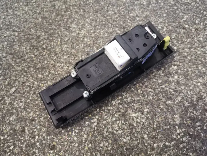 Toyota Corolla Verso AR10 (2004 - 2009) 848200F020 Блок кнопок стеклоподъемников — фото 2