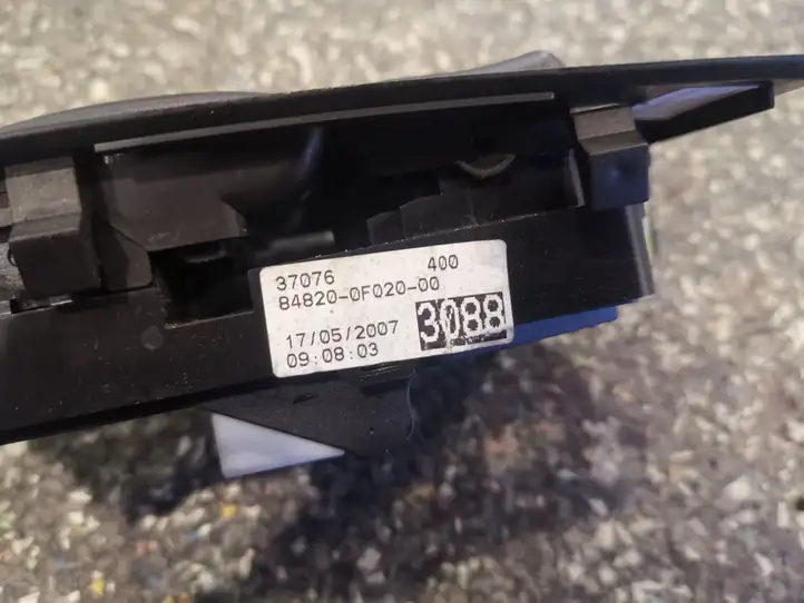 Toyota Corolla Verso AR10 (2004 - 2009) 848200F020 Блок кнопок стеклоподъемников — фото 3