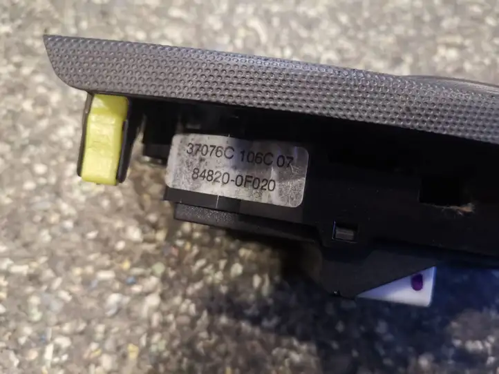 Toyota Corolla Verso AR10 (2004 - 2009) 848200F020 Блок кнопок стеклоподъемников — фото 4