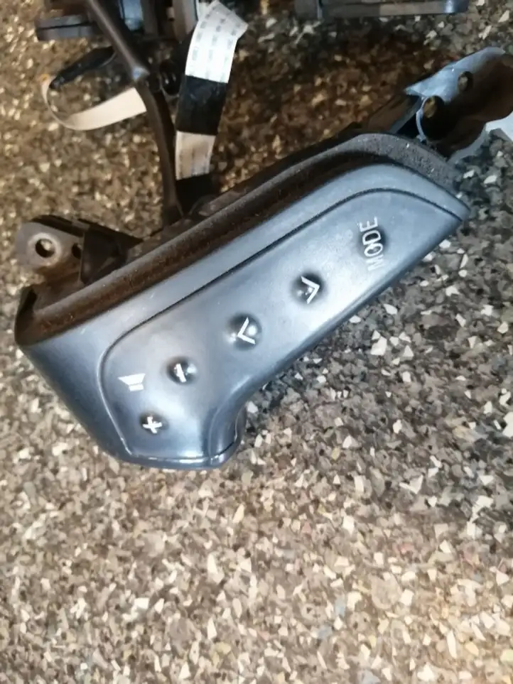 Toyota Avensis T250 (2006 - 2009) 75B070 Кнопки на рулевом колесе — фото 3