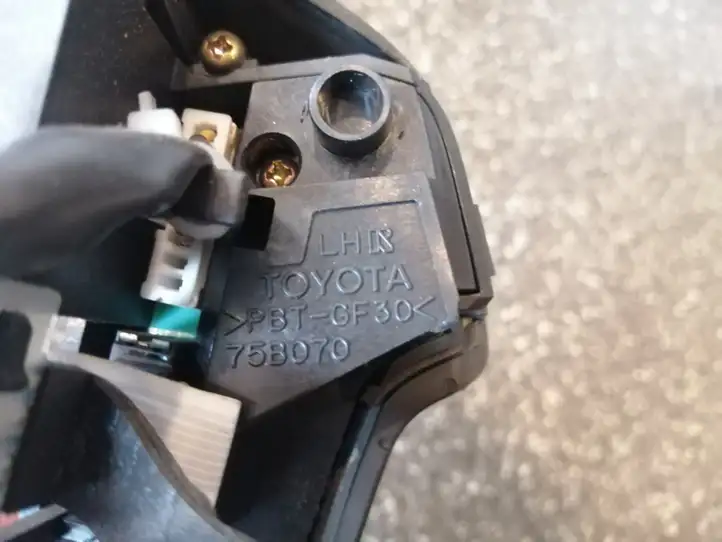 Toyota Avensis T250 (2006 - 2009) 75B070 Кнопки на рулевом колесе — фото 5