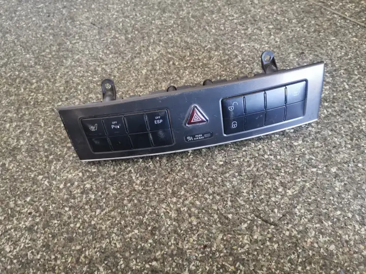 Mercedes-Benz C W203 (2000 - 2007) 2038707610 Другие включатели / ручки/ переключатели — фото 1