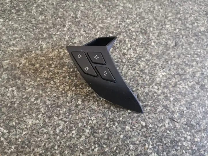 BMW 5 E60 E61 (2004 - 2010) 6935834 Кнопки на рулевом колесе — фото 1