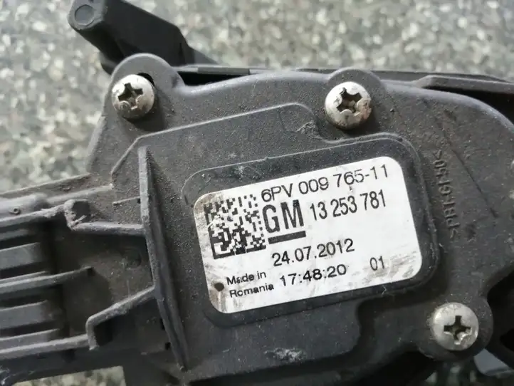 Opel Zafira B (2008 - 2014) 13253781 Педаль акселератора — фото 3