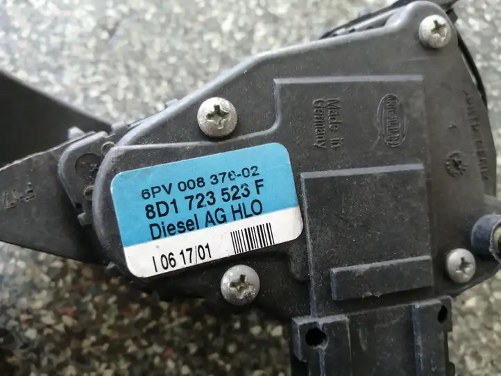 Audi A6 S6 C5 4B (2001 - 2004) 8D1723523F Педаль акселератора — фото 2