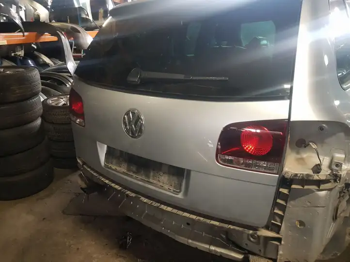 Volkswagen Touareg I (2002 - 2010) Крышка багажника — фото 2