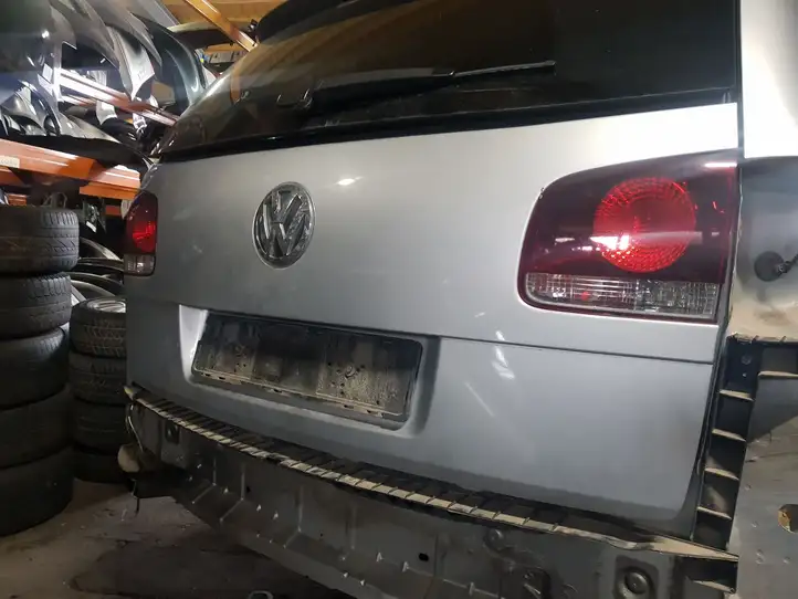 Volkswagen Touareg I (2002 - 2010) Крышка багажника — фото 3