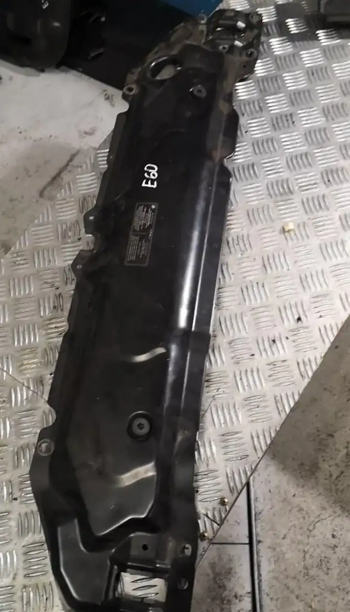 BMW 5 E60 E61 (2004 - 2010) Облицовка радиатора — фото 1