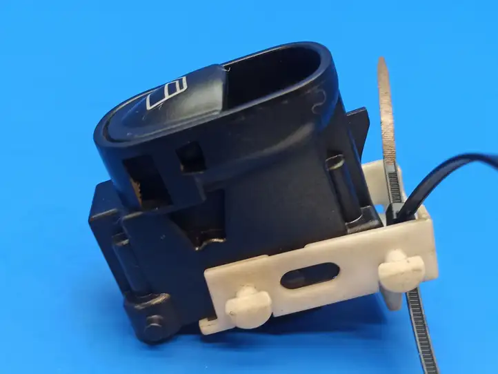 Mercedes-Benz C W203 (2000 - 2007)  A2038200210 Кнопка стеклоподъемников