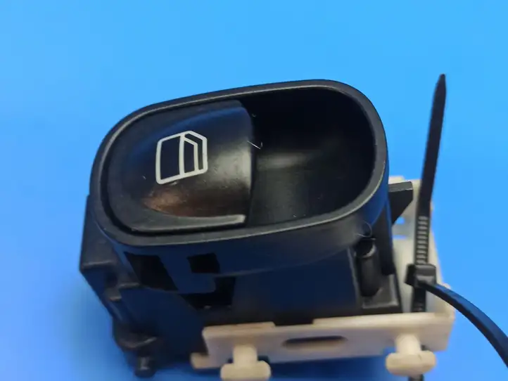 Mercedes-Benz C W203 (2000 - 2007)  A2038200210 Кнопка стеклоподъемников