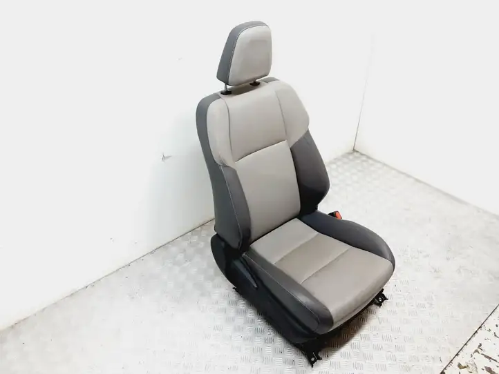 Toyota RAV 4 (XA40) (2012 - 2018) Переднее сиденье пассажира — фото 2