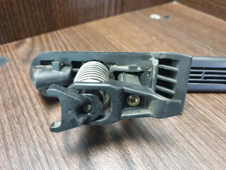 Mercedes-Benz Sprinter W901 W902 W903 W904 (1995 - 2007) A9017600459 Наружная ручка раздвижной двери — фото 2