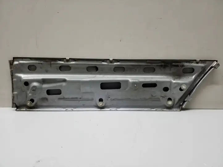 Mazda 5 (2005 - 2010) OEM Облицовка заднего бокового стекла — фото 4