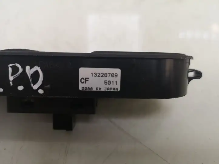 Opel Zafira B (2006 - 2008) 13228709 Блок кнопок стеклоподъемников — фото 2