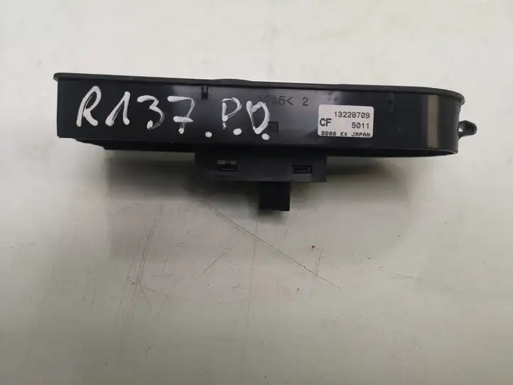 Opel Zafira B (2006 - 2008) 13228709 Блок кнопок стеклоподъемников — фото 3