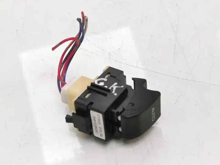 Toyota Avensis T250 (2006 - 2009) 8481005050 Блок кнопок стеклоподъемников — фото 1