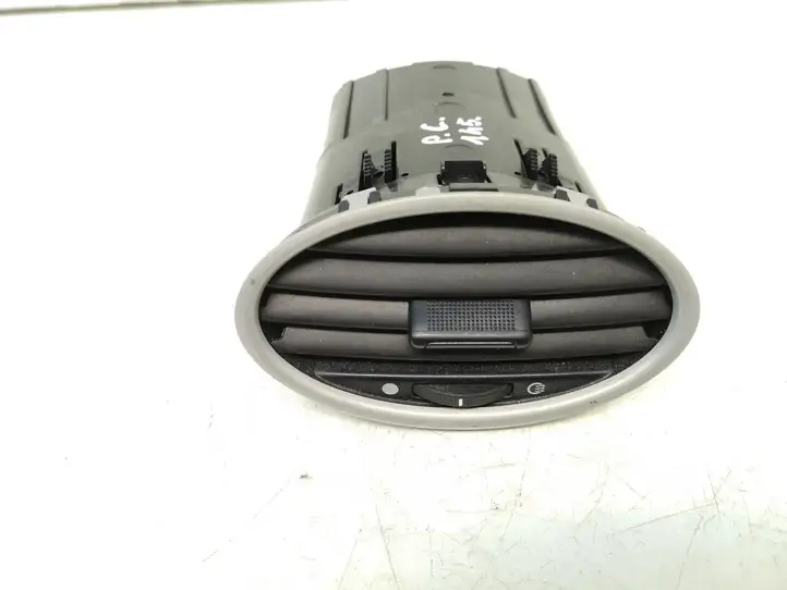 Ford Focus (2005 - 2008) 6N41A016PA Центральный воздушный дефлектор — фото 1
