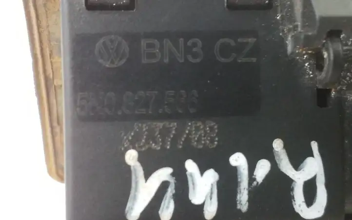Volkswagen PASSAT B6 (2005 - 2010) 5N0827566 Ручка крышки багажника — фото 6