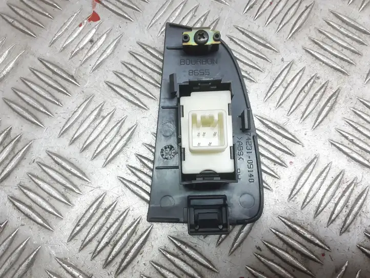 Toyota Avensis T250 (2003 - 2006) 7423105140 Блок кнопок стеклоподъемников — фото 2