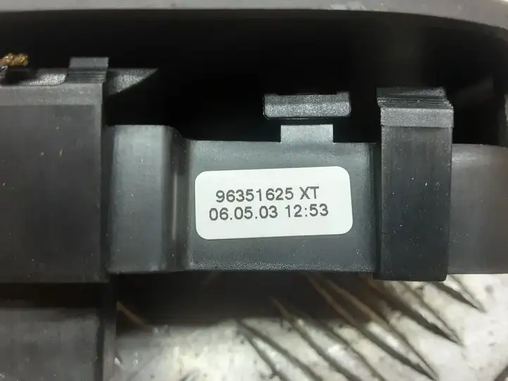 Peugeot 307 CC (2001 - 2005) 96351625XT Блок кнопок стеклоподъемников — фото 3