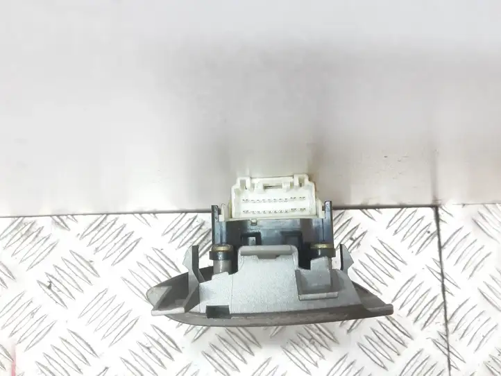 Toyota Corolla E120 E130 (2004 - 2007) 8404012030 Кнопка стеклоподъемников — фото 3