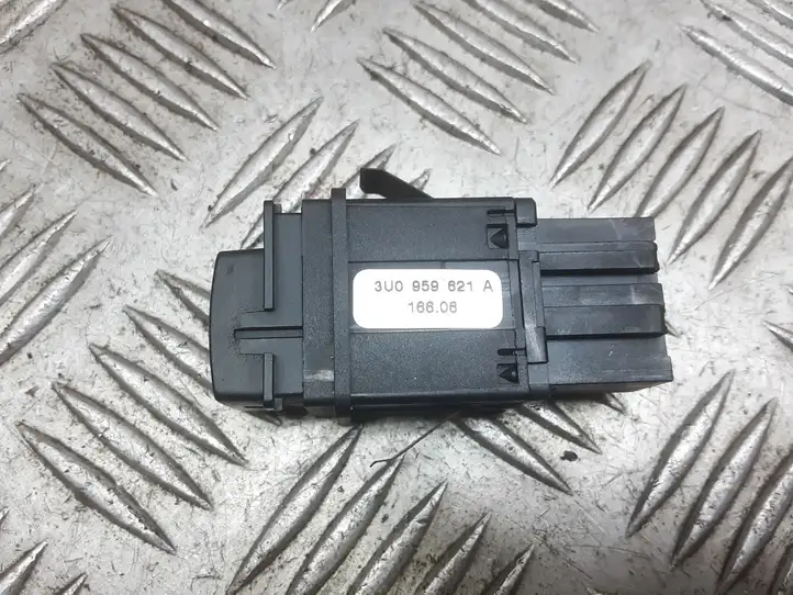 Skoda Superb B5 (3U) (2001 - 2008) 3U0959621A Кнопка обогрева стекла — фото 3