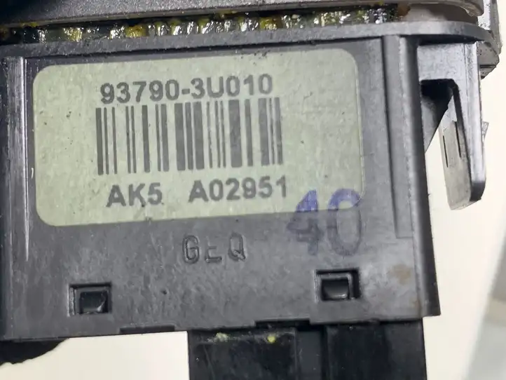 (2011 - 2016) 937903U010 Включатель аварийных фонарей — фото 3