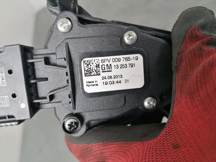 Opel Zafira B (2008 - 2014) 13253791 Педаль акселератора — фото 3