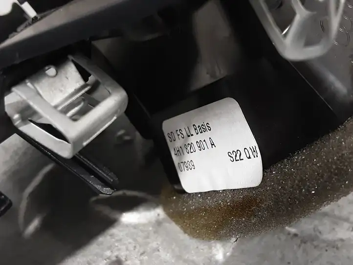 Audi A8 S8 D4 4H (2010 - 2014) 4H1820901A Боковой воздушный дефлектор — фото 3