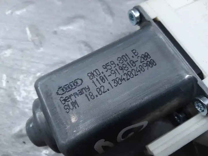Audi A8 S8 D4 4H (2010 - 2014) 8K0959801B Стеклоподъемник задней двери — фото 6