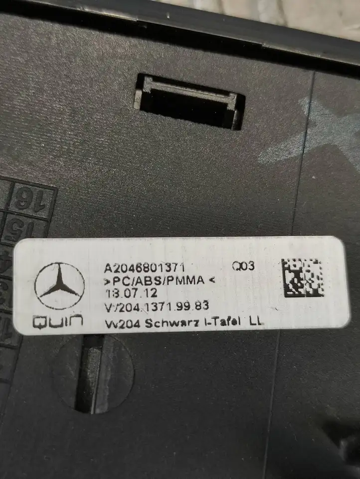 Mercedes-Benz C W204 (2007 - 2014) A2046801371 Декоративная планка — фото 4