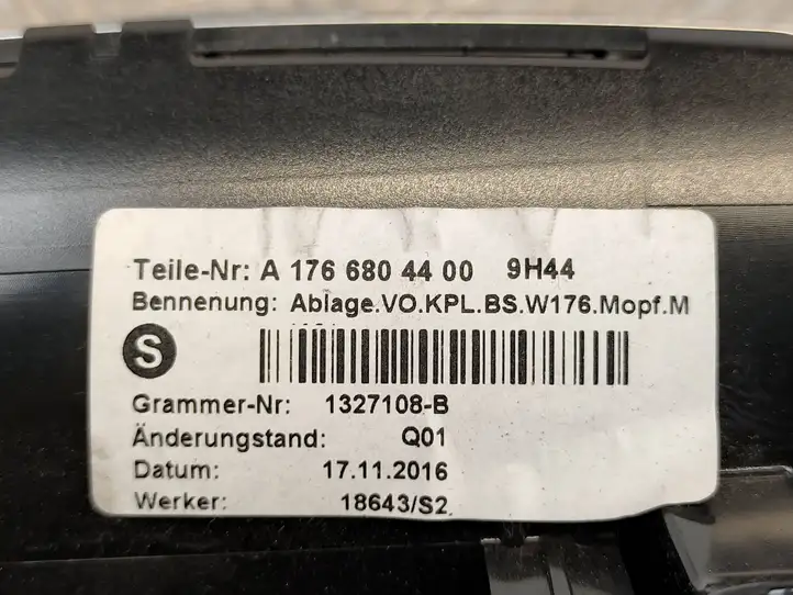 Mercedes-Benz CLA C117,X117,W117 (2013 - 2019) A1766804400 Передняя пепельница — фото 2