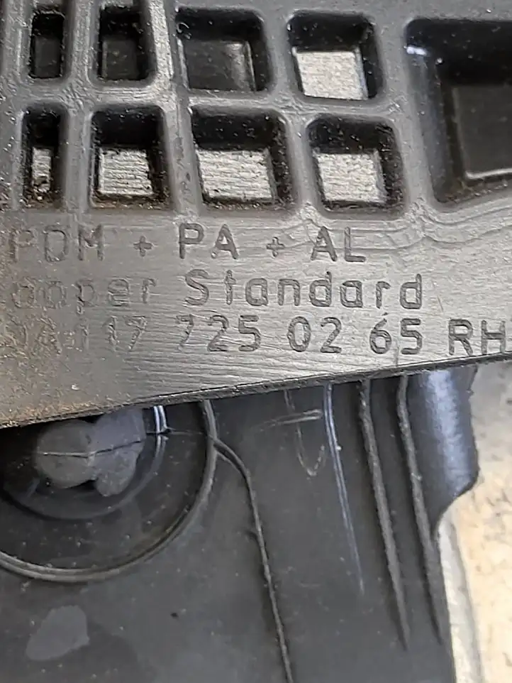 Mercedes-Benz CLA C117,X117,W117 (2013 - 2019) A11722250265 Уплотнитель стекла передней двери — фото 4