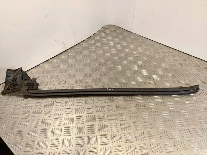 Mercedes-Benz CLA C117,X117,W117 (2013 - 2019) A1177250165 Уплотнитель стекла передней двери — фото 1